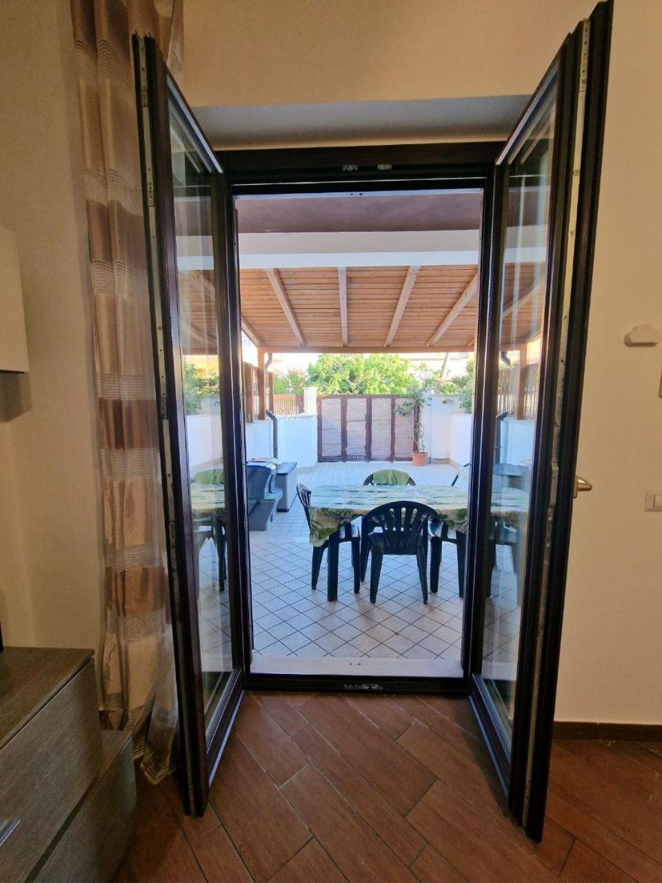 Domus Livio, 7 Min Fco Airport, Free Wifi, Garden Apartment, 2 Tv Hd Fiumicino Exterior photo
