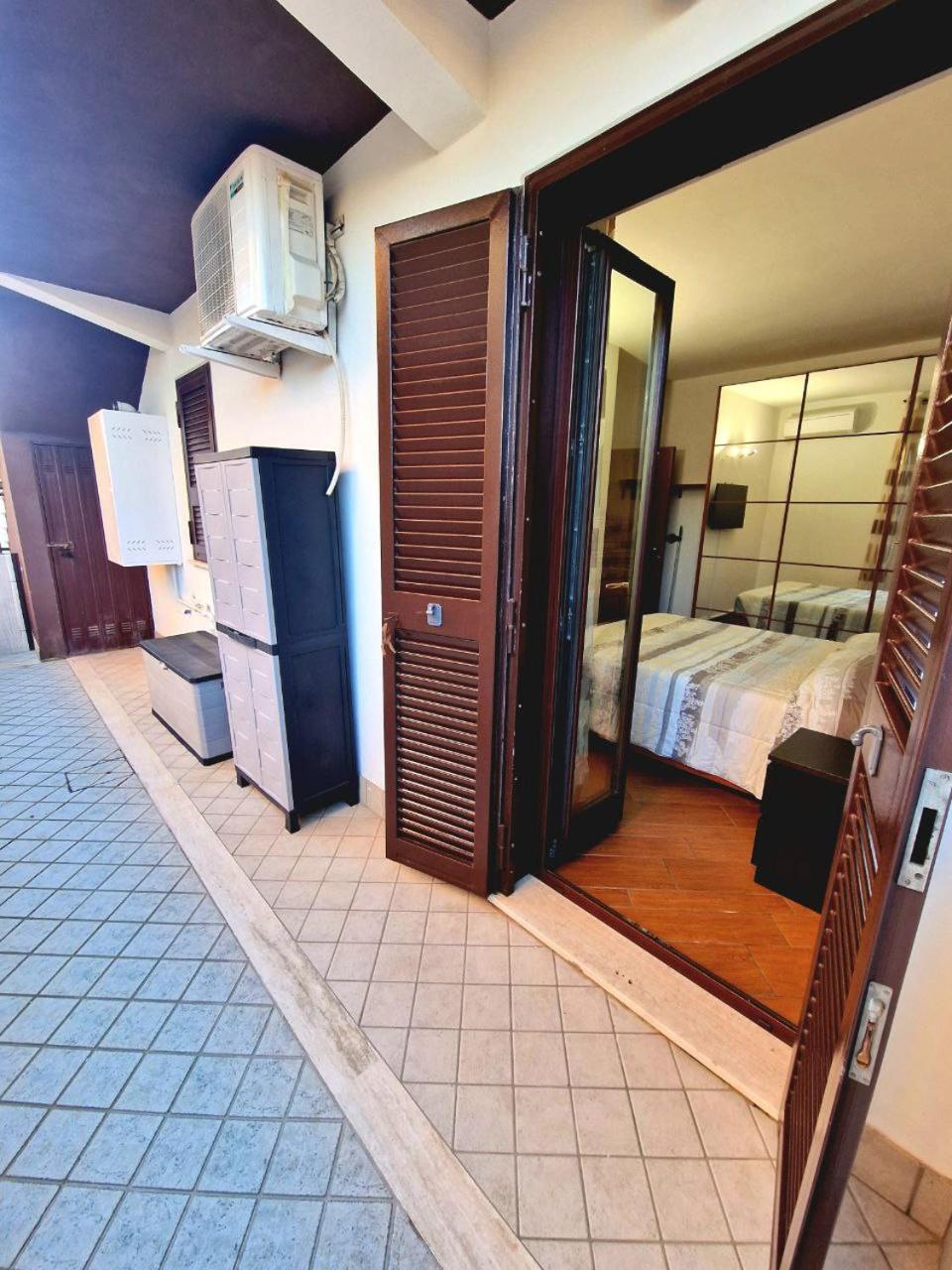 Domus Livio, 7 Min Fco Airport, Free Wifi, Garden Apartment, 2 Tv Hd Fiumicino Exterior photo
