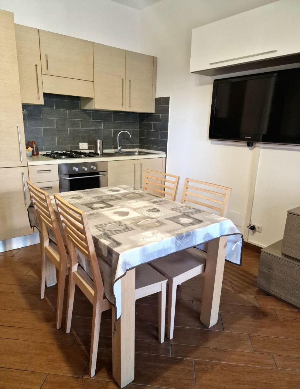 Domus Livio, 7 Min Fco Airport, Free Wifi, Garden Apartment, 2 Tv Hd Fiumicino Exterior photo