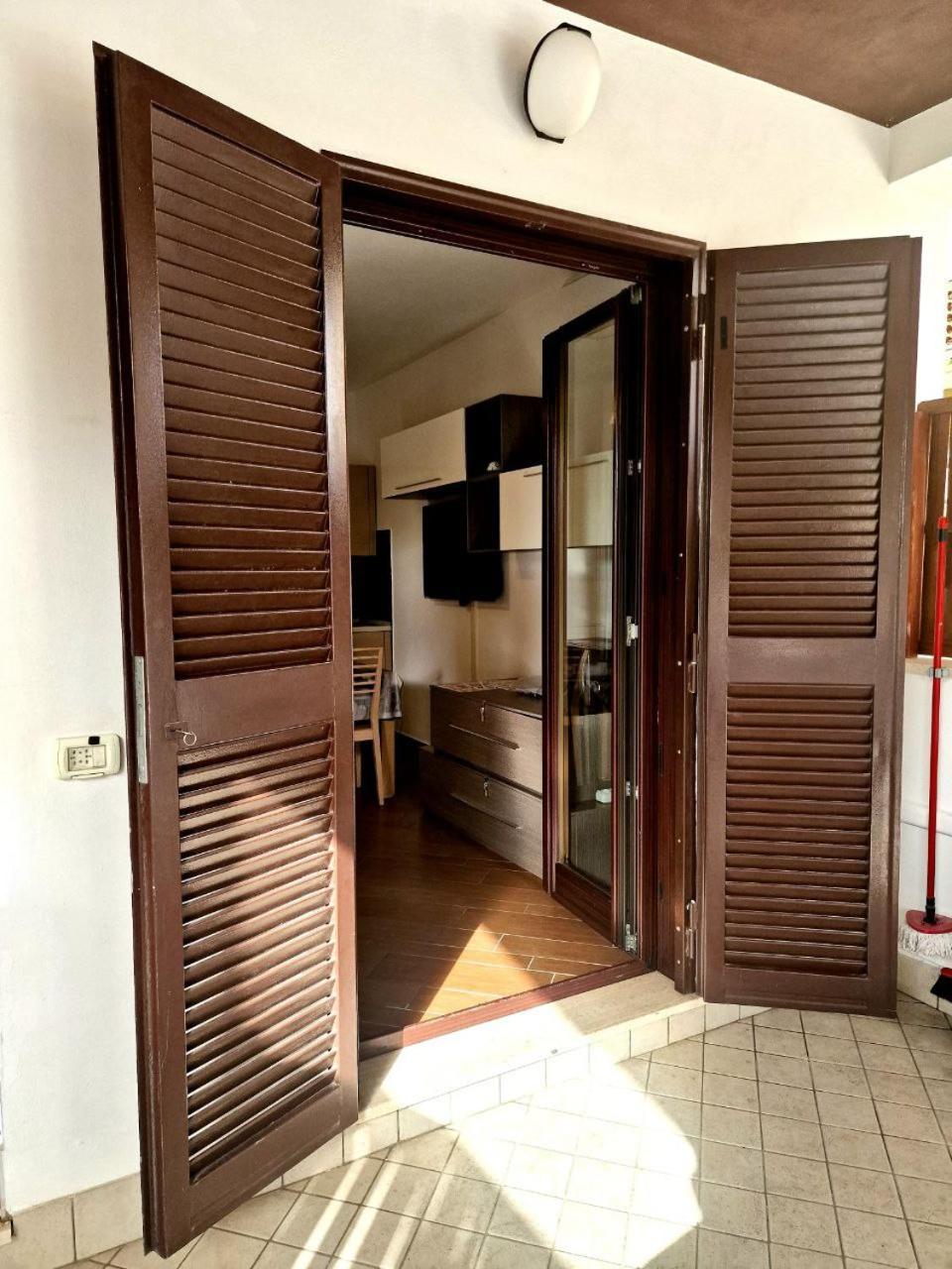 Domus Livio, 7 Min Fco Airport, Free Wifi, Garden Apartment, 2 Tv Hd Fiumicino Exterior photo