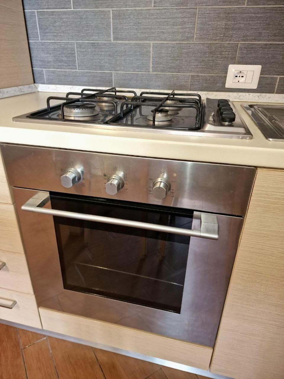 Domus Livio, 7 Min Fco Airport, Free Wifi, Garden Apartment, 2 Tv Hd Fiumicino Exterior photo