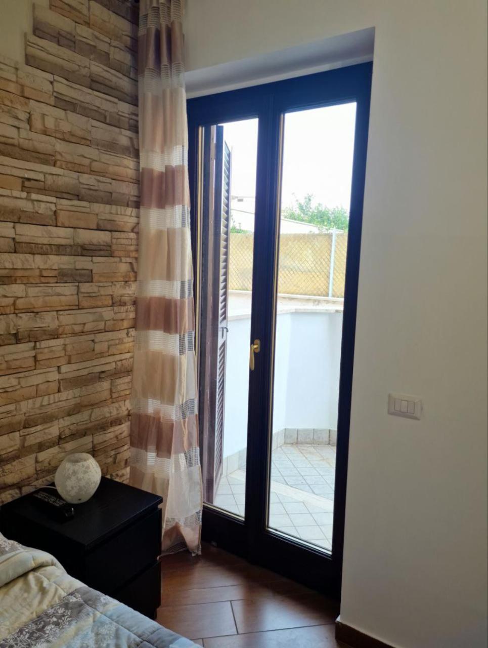 Domus Livio, 7 Min Fco Airport, Free Wifi, Garden Apartment, 2 Tv Hd Fiumicino Exterior photo