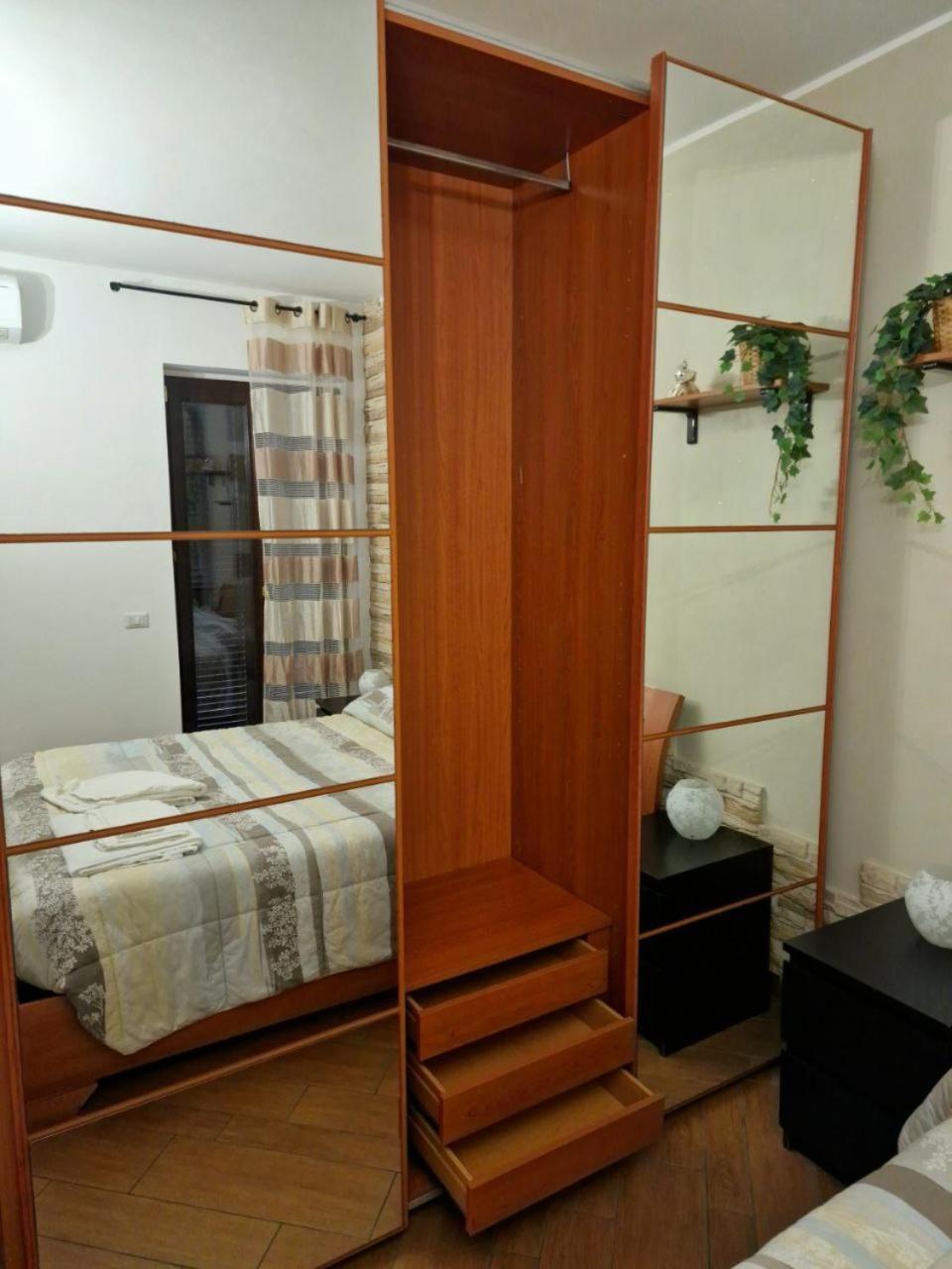 Domus Livio, 7 Min Fco Airport, Free Wifi, Garden Apartment, 2 Tv Hd Fiumicino Exterior photo