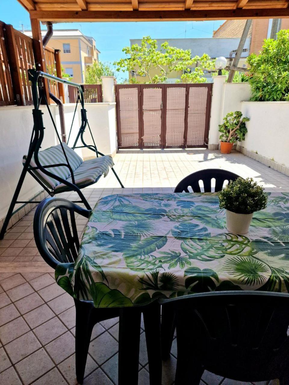 Domus Livio, 7 Min Fco Airport, Free Wifi, Garden Apartment, 2 Tv Hd Fiumicino Exterior photo